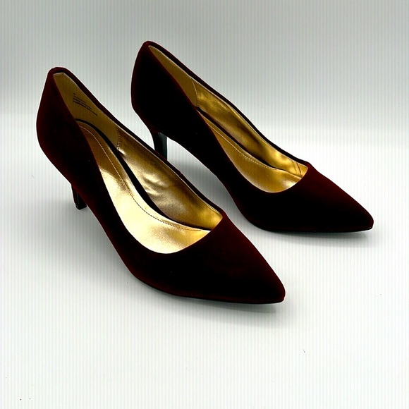 ✨🎄✨ K&M Bordeaux Red Velvet Heels Size 8B NWT - Picture 6 of 11